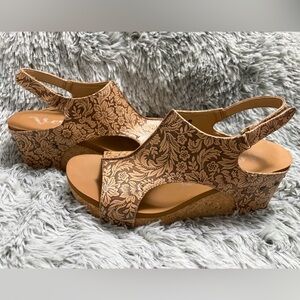 Adorable Floral Faux Tooled Leather Very G Wedges